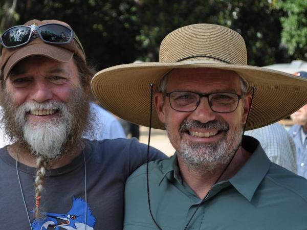 David Muffly, Post-Conferene Tours guid (right), pictured with Dan "Oakman" Keiser © Charles Snyers a3dave_muffly_by_charles.jpg